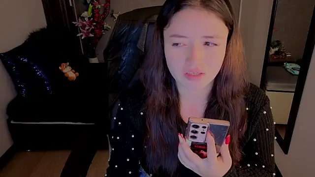 Snapshot of almma_shy chatting on 10/21/25, 01:12 almma shy online show from 10/21/25, 01:12