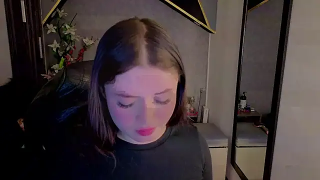 Snapshot of almma_shy chatting on 10/23/25, 01:10 almma shy online show from 10/23/25, 01:10