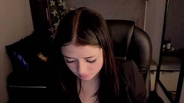 Snapshot of almma_shy chatting on 10/28/25, 01:36 almma shy online show from 10/28/25, 01:36