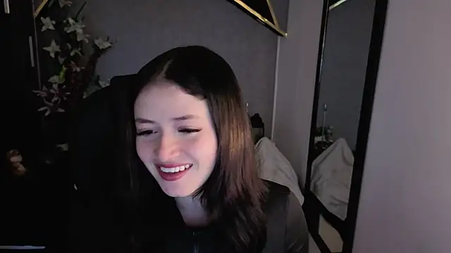 Snapshot of almma_shy chatting on 11/05/25, 01:44 almma shy online show from 11/05/25, 01:44