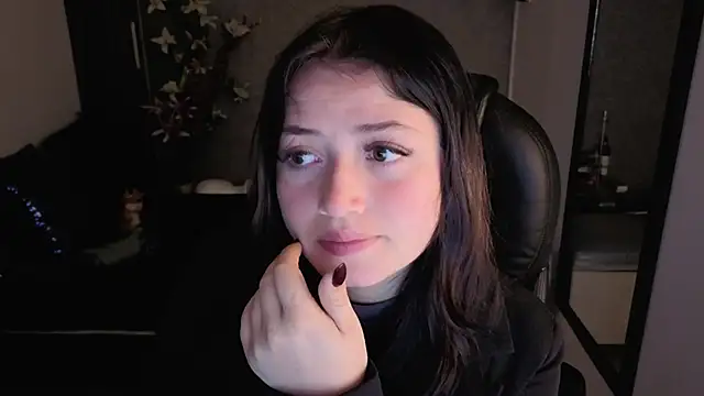 Snapshot of almma_shy chatting on 11/12/25, 01:33 almma shy online show from 11/12/25, 01:33