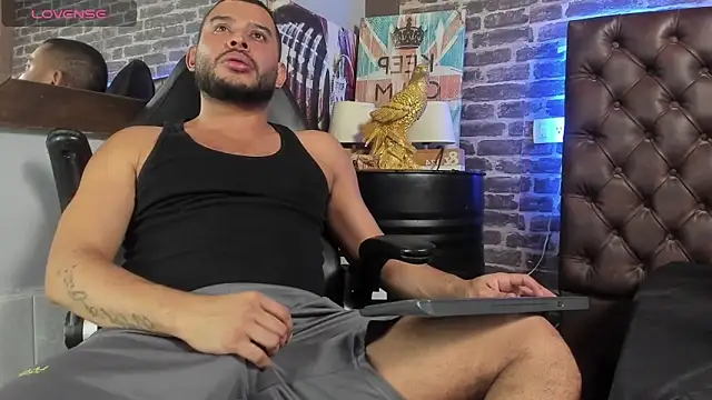 Snapshot of THIAGOXBIG chatting on 11/27/25, 04:36 THIAGOXBIG online show from 11/27/25, 04:36