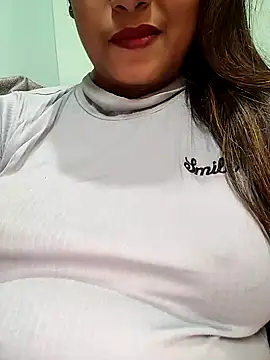 Snapshot of sexyindi_couple chatting on 12/01/24, 05:57 sexyindi couple online show from 12/01/24, 05:57