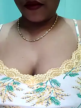 Snapshot of sexyindi_couple chatting on 12/03/24, 06:15 sexyindi couple online show from 12/03/24, 06:15