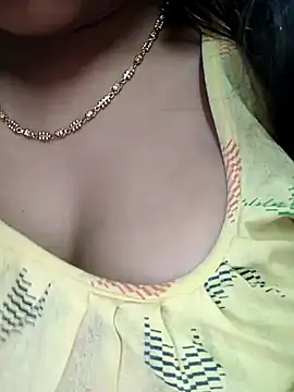 Snapshot of sexyindi_couple chatting on 12/11/24, 06:36 sexyindi couple online show from 12/11/24, 06:36