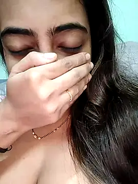 Snapshot of sexyindi_couple chatting on 12/21/24, 05:07 sexyindi couple online show from 12/21/24, 05:07