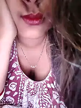 Snapshot of sexyindi_couple chatting on 01/02/25, 03:19 sexyindi couple online show from 01/02/25, 03:19