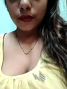 Snapshot of sexyindi_couple chatting on 01/05/25, 03:23 sexyindi couple online show from 01/05/25, 03:23