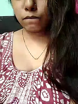 Snapshot of sexyindi_couple chatting on 01/15/25, 01:09 sexyindi couple online show from 01/15/25, 01:09