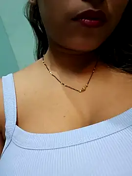 Snapshot of sexyindi_couple chatting on 01/30/25, 05:28 sexyindi couple online show from 01/30/25, 05:28