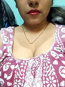 Snapshot of sexyindi_couple chatting on 03/09/25, 06:00 sexyindi couple online show from 03/09/25, 06:00