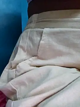 Snapshot of sexyindi_couple chatting on 09/28/25, 01:49 sexyindi couple online show from 09/28/25, 01:49