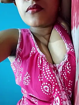 Snapshot of sexyindi_couple chatting on 10/15/25, 01:00 sexyindi couple online show from 10/15/25, 01:00