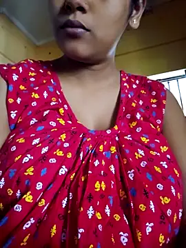 Snapshot of sexyindi_couple chatting on 11/22/25, 04:11 sexyindi couple online show from 11/22/25, 04:11