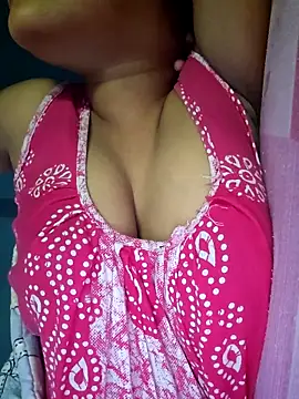 Snapshot of sexyindi_couple chatting on 12/05/25, 07:06 sexyindi couple online show from 12/05/25, 07:06