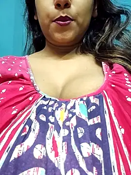 Snapshot of sexyindi_couple chatting on 12/22/25, 01:30 sexyindi couple online show from 12/22/25, 01:30