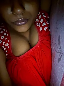 Snapshot of sexyindi_couple chatting on 01/15/26, 10:24 sexyindi couple online show from 01/15/26, 10:24
