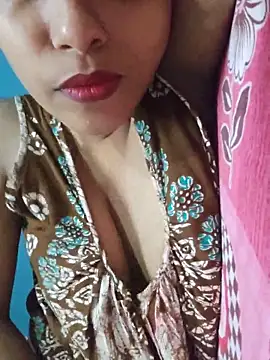 Snapshot of sexyindi_couple chatting on 06/14/26, 07:54 sexyindi couple online show from 06/14/26, 07:54