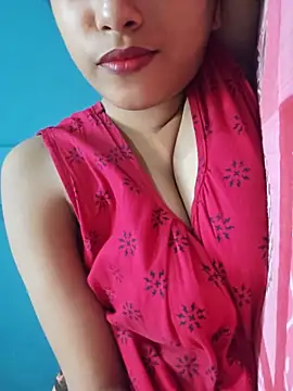 Snapshot of sexyindi_couple chatting on 06/16/26, 05:54 sexyindi couple online show from 06/16/26, 05:54
