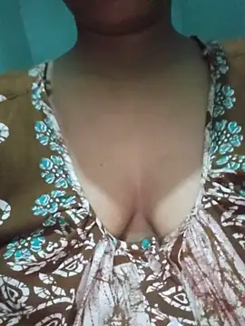 Snapshot of sexyindi_couple chatting on 06/29/26, 02:50 sexyindi couple online show from 06/29/26, 02:50