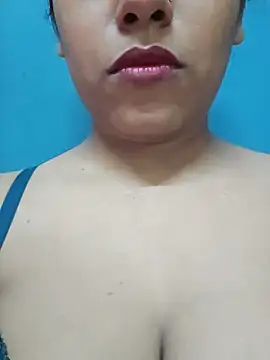 Snapshot of sexyindi_couple chatting on 07/01/26, 06:59 sexyindi couple online show from 07/01/26, 06:59