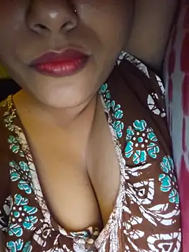 Snapshot of sexyindi_couple chatting on 07/29/26, 06:39 sexyindi couple online show from 07/29/26, 06:39