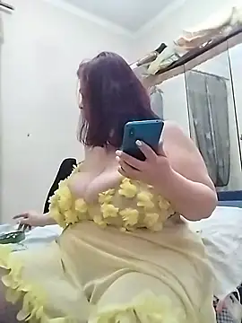 Snapshot of Lucia8600 chatting on 11/18/25, 06:18 Lucia8600 online show from 11/18/25, 06:18