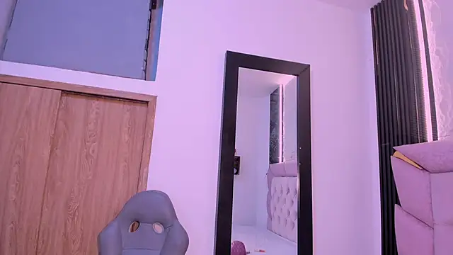 Snapshot of laurem-paulette chatting on 10/13/25, 07:58 laurem-paulette online show from 10/13/25, 07:58
