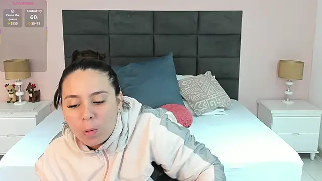 MadisonJenner online show from 12/22/25, 12:13