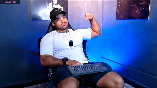 Big furry bear13 online show from 10/08/25, 06:22