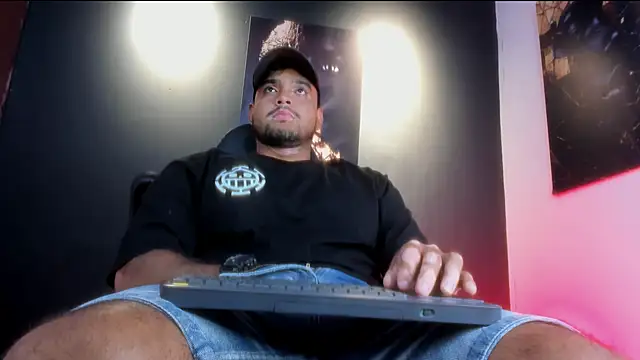 Big furry bear13 online show from 10/19/25, 11:00