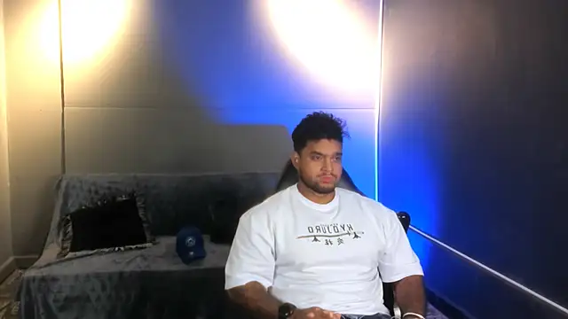 Snapshot of Big_furry_bear13 chatting on 12/16/25, 05:34 Big furry bear13 online show from 12/16/25, 05:34