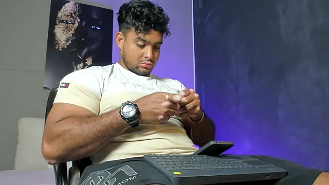 Snapshot of Big_furry_bear13 chatting on 03/06/26, 04:53 Big furry bear13 online show from 03/06/26, 04:53