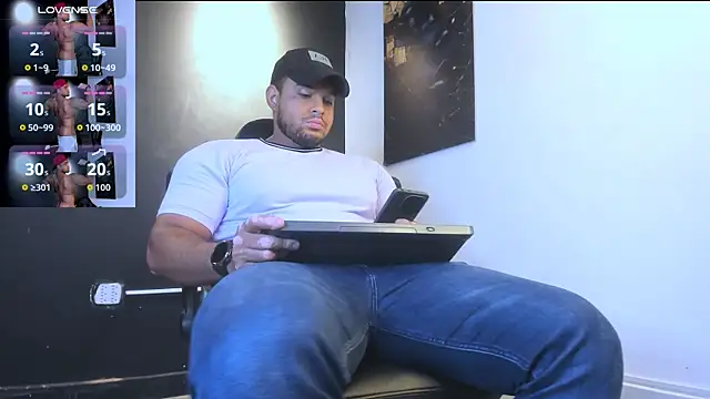 Snapshot of Big_furry_bear13 chatting on 04/04/26, 11:29 Big furry bear13 online show from 04/04/26, 11:29