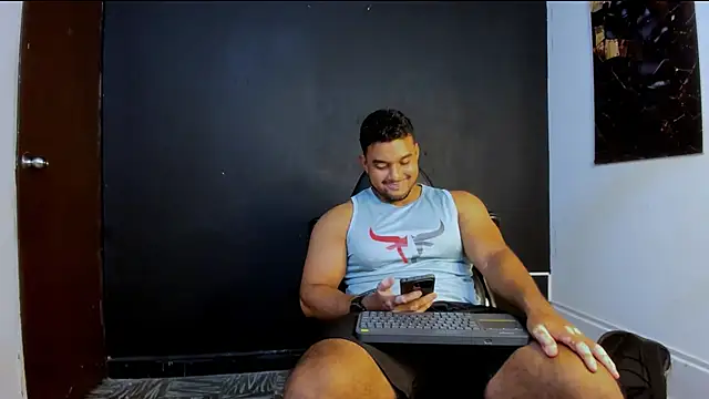 Snapshot of Big_furry_bear13 chatting on 04/12/26, 04:01 Big furry bear13 online show from 04/12/26, 04:01