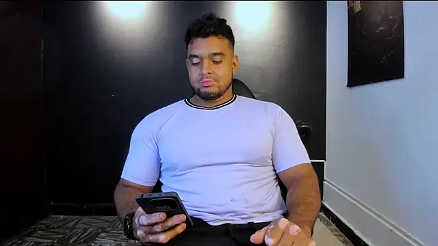 Snapshot of Big_furry_bear13 chatting on 04/16/26, 04:46 Big furry bear13 online show from 04/16/26, 04:46