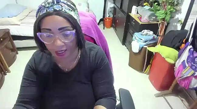 Snapshot of Mrs_mommy_ chatting on 01/29/25, 08:14 Mrs mommy online show from 01/29/25, 08:14
