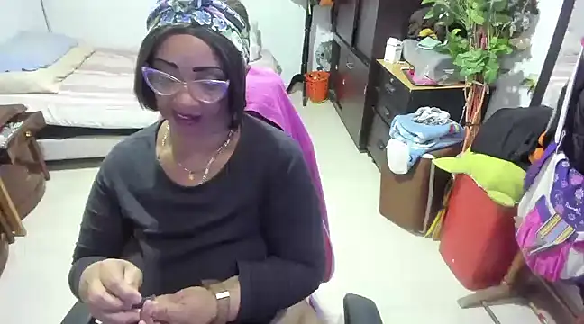 Snapshot of Mrs_mommy_ chatting on 01/29/25, 11:25 Mrs mommy online show from 01/29/25, 11:25