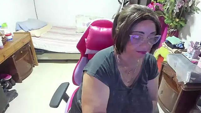 Snapshot of Mrs_mommy_ chatting on 02/03/25, 05:03 Mrs mommy online show from 02/03/25, 05:03