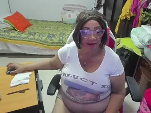 Snapshot of Mrs_mommy_ chatting on 02/26/25, 05:17 Mrs mommy online show from 02/26/25, 05:17