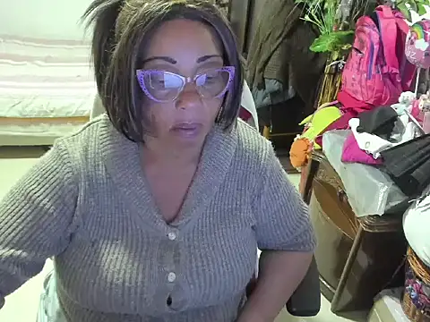 Snapshot of Mrs_mommy_ chatting on 03/07/25, 04:55 Mrs mommy online show from 03/07/25, 04:55