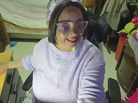 Snapshot of Mrs_mommy_ chatting on 03/12/25, 10:17 Mrs mommy online show from 03/12/25, 10:17