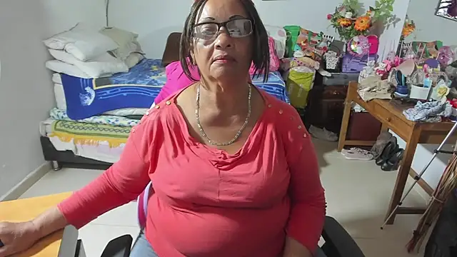 Snapshot of Mrs_mommy_ chatting on 09/19/25, 11:27 Mrs mommy online show from 09/19/25, 11:27