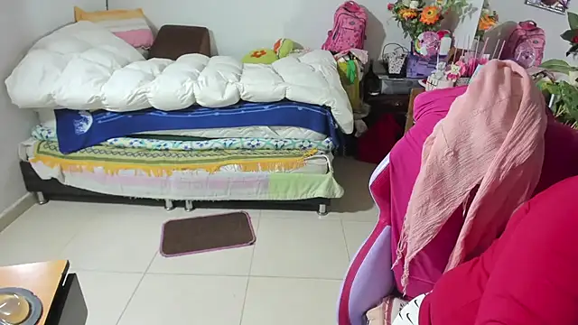 Snapshot of Mrs_mommy_ chatting on 10/01/25, 09:32 Mrs mommy online show from 10/01/25, 09:32