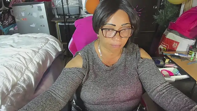 Snapshot of Mrs_mommy_ chatting on 11/11/25, 09:15 Mrs mommy online show from 11/11/25, 09:15