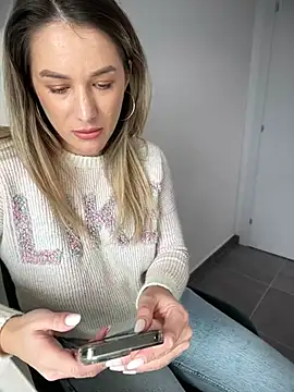 HotXMom online show from 01/06/25, 10:35