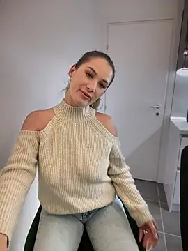 HotXMom online show from 01/11/25, 04:46