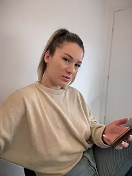 HotXMom online show from 02/21/25, 04:51