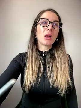 HotXMom online show from 11/25/25, 07:19