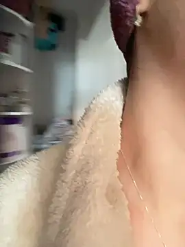 HotXMom online show from 02/19/26, 07:48